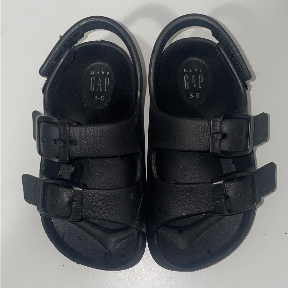 GAP Kids Black Sandals with Buckle Straps